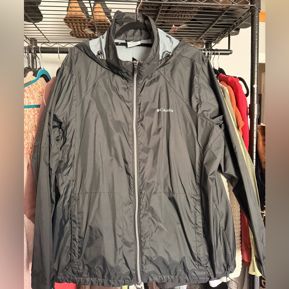Columbia Women’s Black Windbreaker Rain Resistant Jacket
